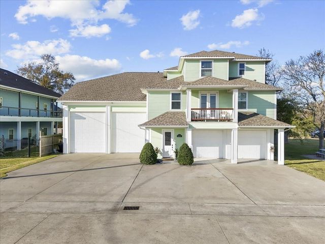 207 W 6th Street, Kemah, TX 77565