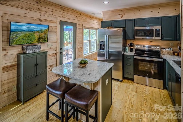 225 Oak Road, Beech Mountain, NC 28604