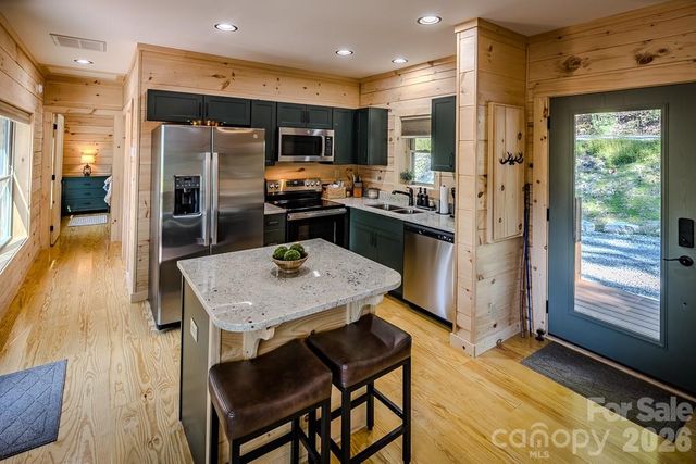 225 Oak Road, Beech Mountain, NC 28604