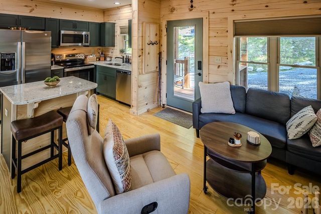 225 Oak Road, Beech Mountain, NC 28604