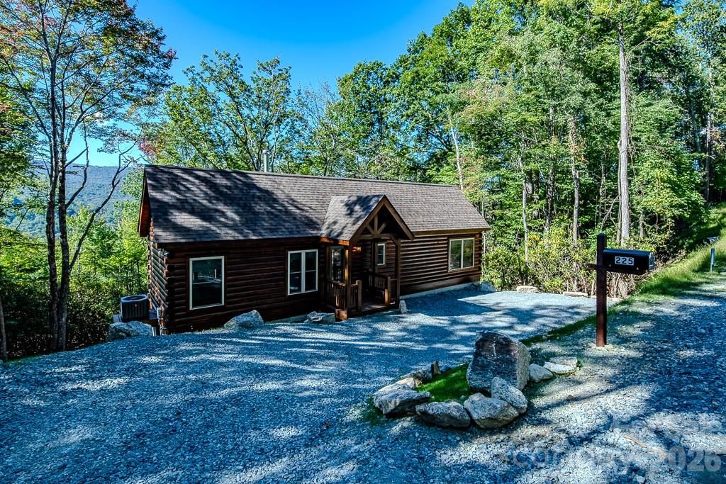 225 Oak Road, Beech Mountain, NC 28604