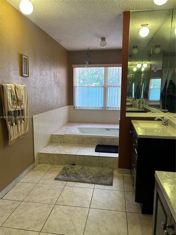 1653 NW 58th Avenue 14, Lauderhill, FL 33313