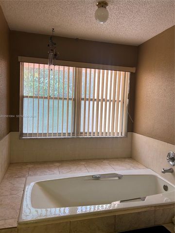 1653 NW 58th Avenue 14, Lauderhill, FL 33313