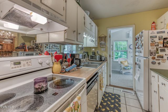 1189 Weaver Branch Road, Bluff City, TN 37618