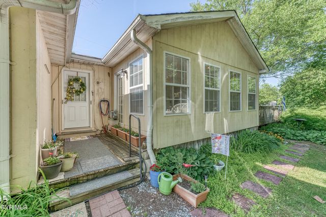 1189 Weaver Branch Road, Bluff City, TN 37618