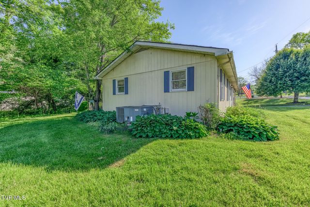 1189 Weaver Branch Road, Bluff City, TN 37618