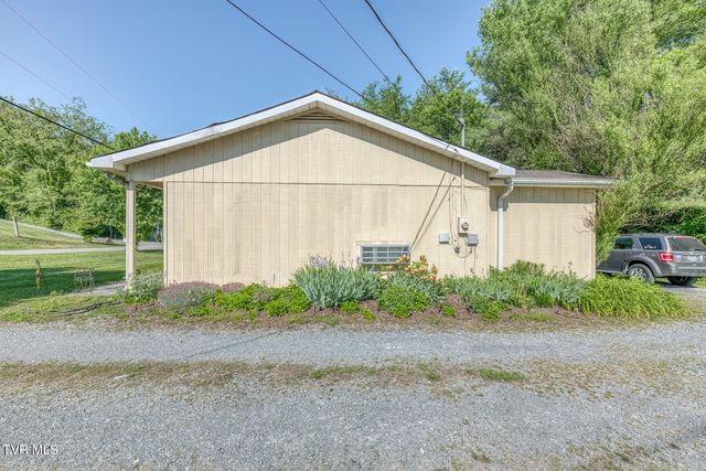 1189 Weaver Branch Road, Bluff City, TN 37618