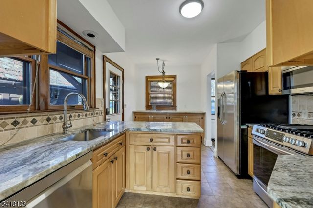 10 Lake Drive West, Wayne Twp., NJ 07470