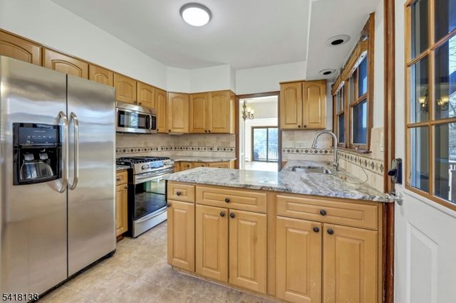 10 Lake Drive West, Wayne Twp., NJ 07470