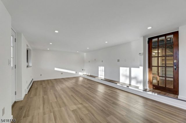 10 Lake Drive West, Wayne Twp., NJ 07470