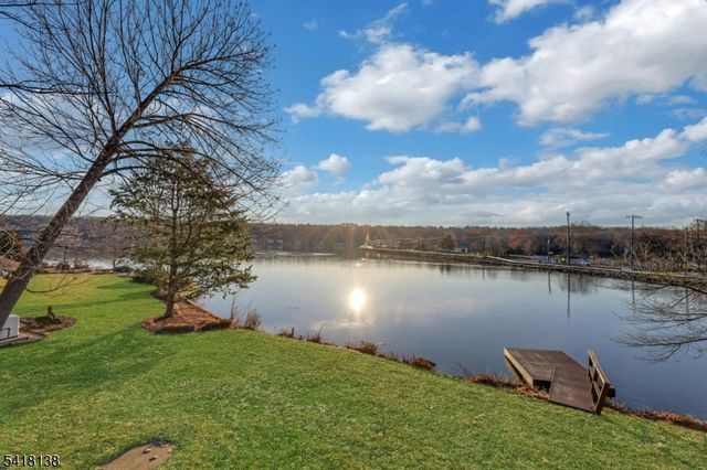 10 Lake Drive West, Wayne Twp., NJ 07470