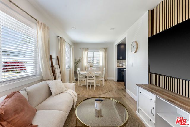 5726 Los Angeles Street, Oakland, CA 94608