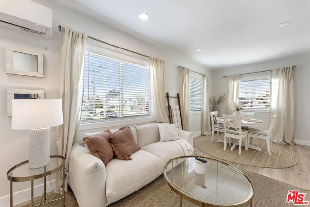 5726 Los Angeles Street, Oakland, CA 94608