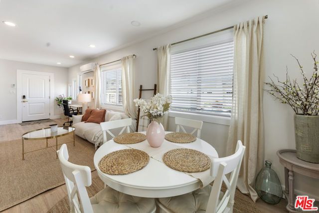 5726 Los Angeles Street, Oakland, CA 94608