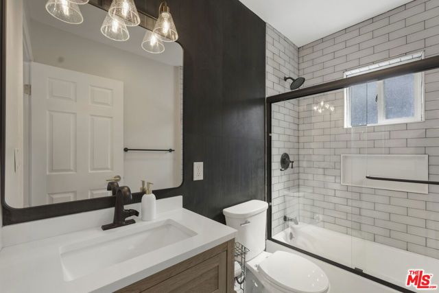 5726 Los Angeles Street, Oakland, CA 94608