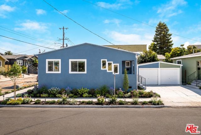 5726 Los Angeles Street, Oakland, CA 94608