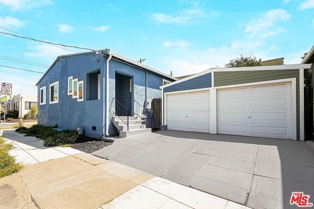 5726 Los Angeles Street, Oakland, CA 94608