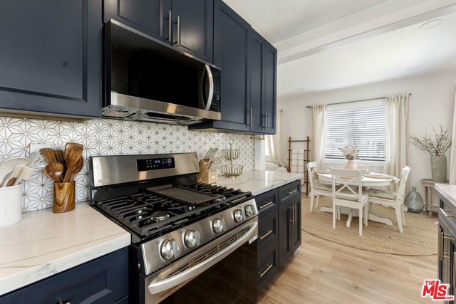 5726 Los Angeles Street, Oakland, CA 94608