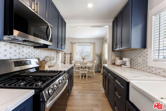 5726 Los Angeles Street, Oakland, CA 94608