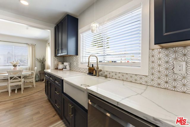 5726 Los Angeles Street, Oakland, CA 94608