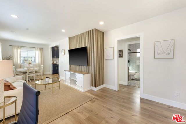 5726 Los Angeles Street, Oakland, CA 94608