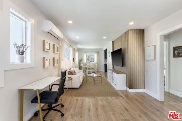 5726 Los Angeles Street, Oakland, CA 94608