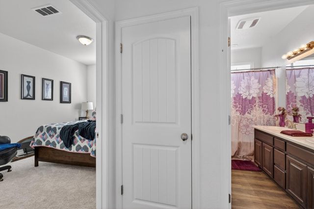 1708 Feathers Ct, Hughson, CA 95326