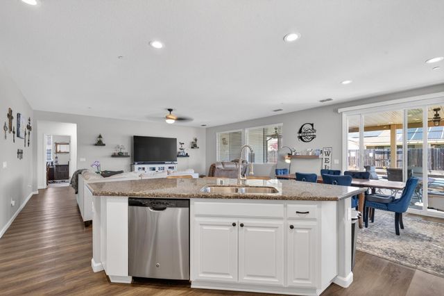 1708 Feathers Ct, Hughson, CA 95326