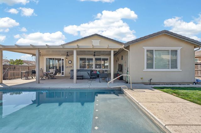 1708 Feathers Ct, Hughson, CA 95326