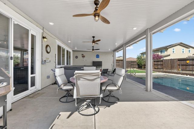 1708 Feathers Ct, Hughson, CA 95326