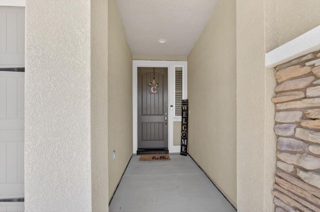 1708 Feathers Ct, Hughson, CA 95326