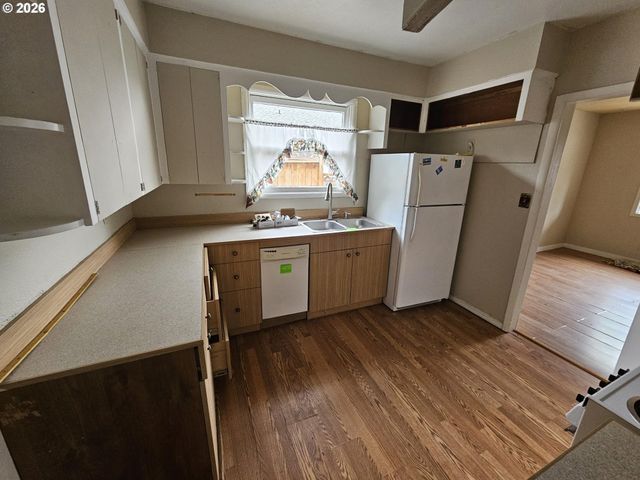 1411 Ne SKIDMORE St, Portland, OR 97211