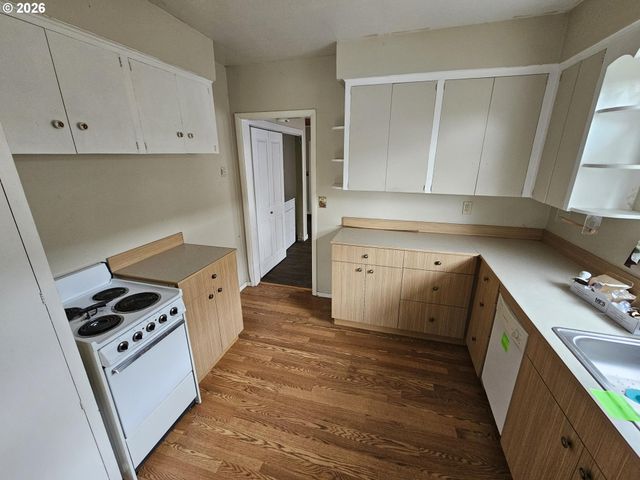 1411 Ne SKIDMORE St, Portland, OR 97211
