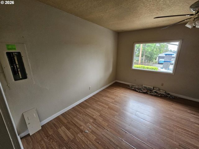 1411 Ne SKIDMORE St, Portland, OR 97211