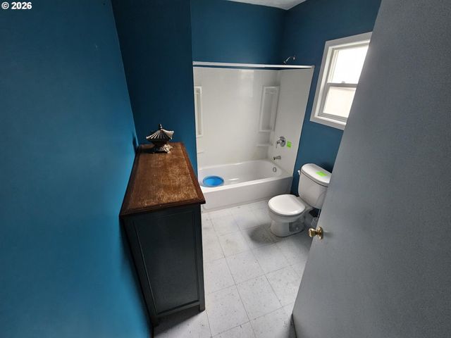 1411 Ne SKIDMORE St, Portland, OR 97211