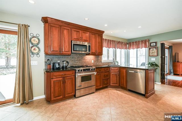 45 Indian Road, Wayne, NJ 07470