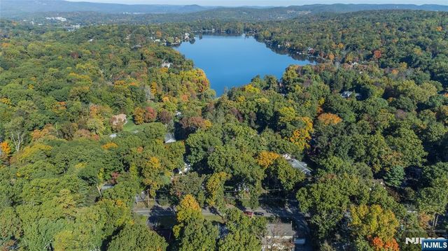 45 Indian Road, Wayne, NJ 07470