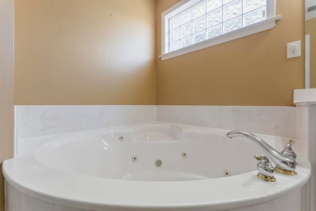6195 ANDREA BLUFF CV, Bartlett, TN 38135