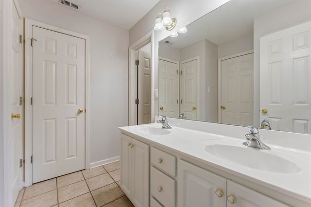 6195 ANDREA BLUFF CV, Bartlett, TN 38135
