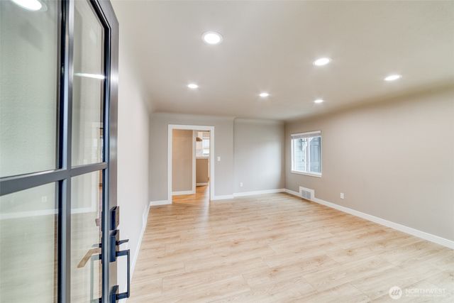 910 E MAIN Street, Auburn, WA 98002