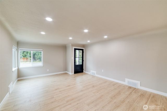910 E MAIN Street, Auburn, WA 98002