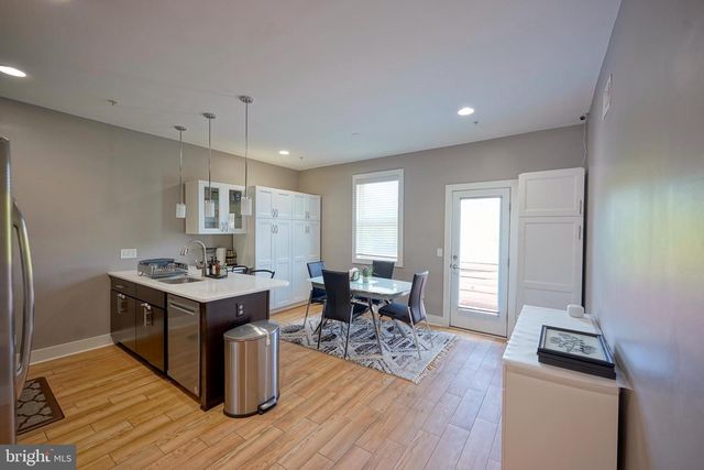 908 N FRONT ST, Philadelphia, PA 19123