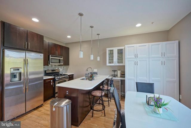 908 N FRONT ST, Philadelphia, PA 19123