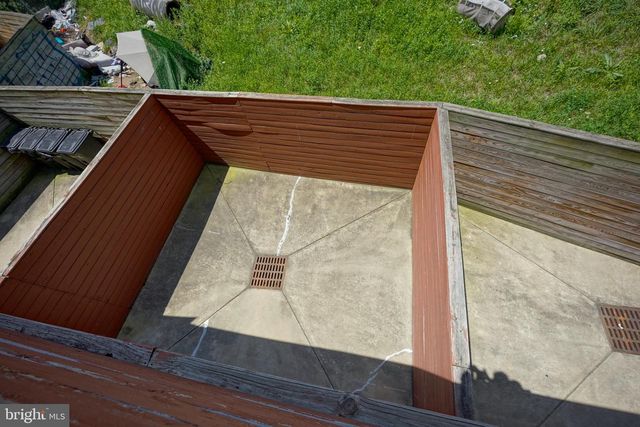 908 N FRONT ST, Philadelphia, PA 19123