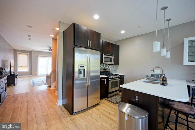 908 N FRONT ST, Philadelphia, PA 19123