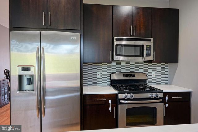 908 N FRONT ST, Philadelphia, PA 19123