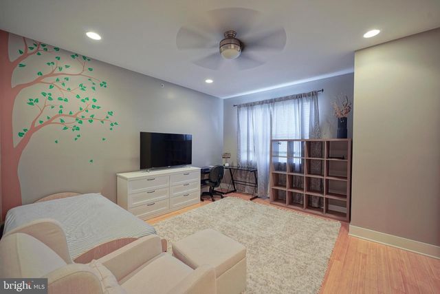 908 N FRONT ST, Philadelphia, PA 19123