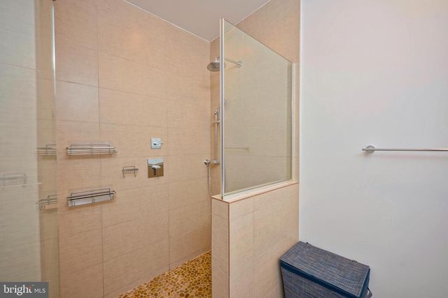 908 N FRONT ST, Philadelphia, PA 19123