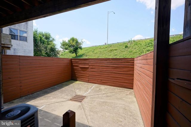 908 N FRONT ST, Philadelphia, PA 19123