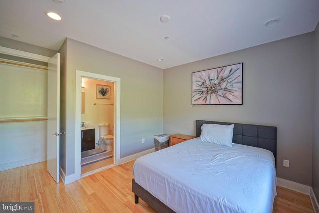 908 N FRONT ST, Philadelphia, PA 19123